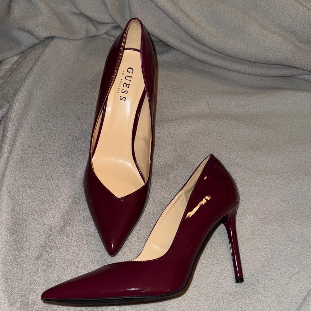 GUESS Pumps